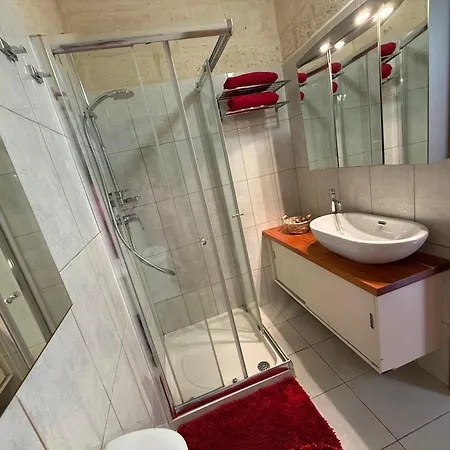 St Elias Апартаменты Сент Джулианс