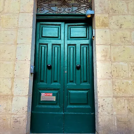 St Elias Apartment *