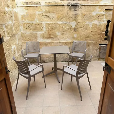 St Elias Apartment *